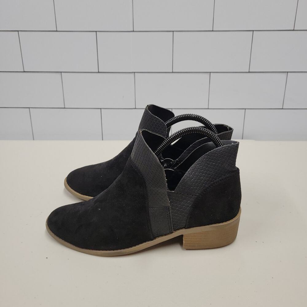 American Eagle Womens Size 7.5 Black Ankle Booties Cutout Zip Low Heel